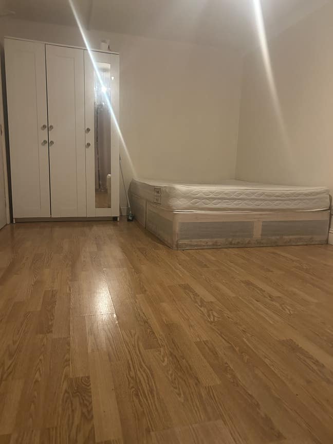 Double room in Basildon Main Photo