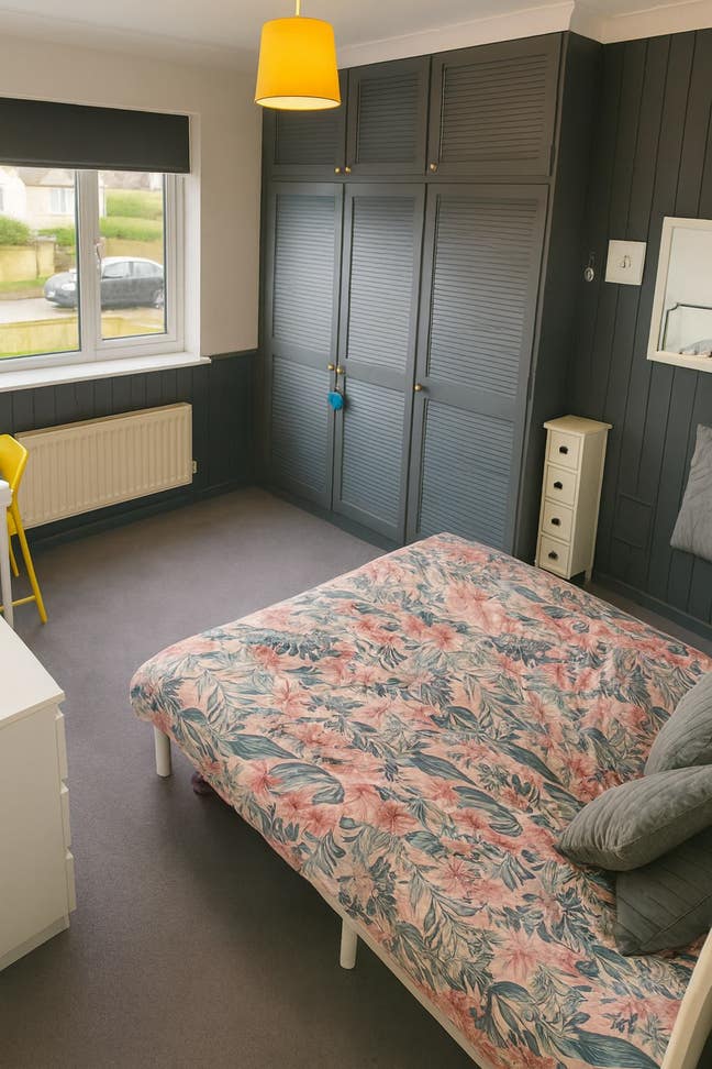 Lovely Room in High Spec Professional House-Share Main Photo