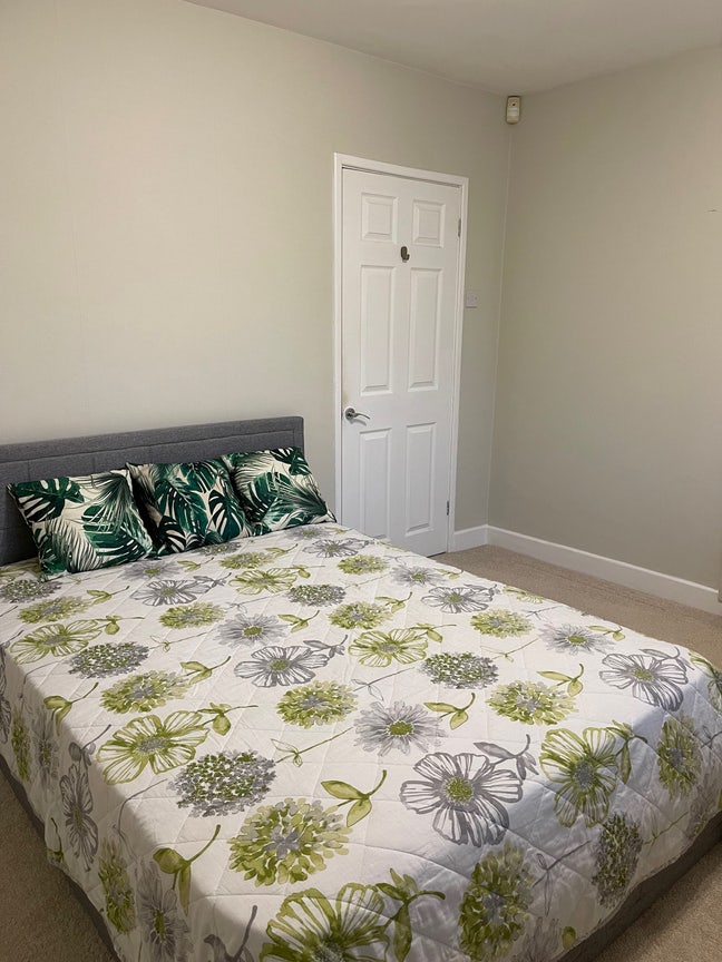 Spacious Double Room Available, Zone 4, 3min stat  Main Photo