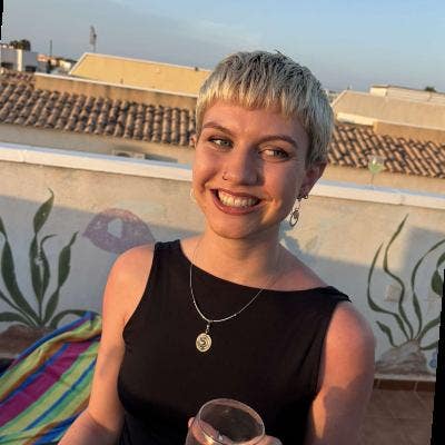 I am a postgrad moving to London for work. I ... Main Photo