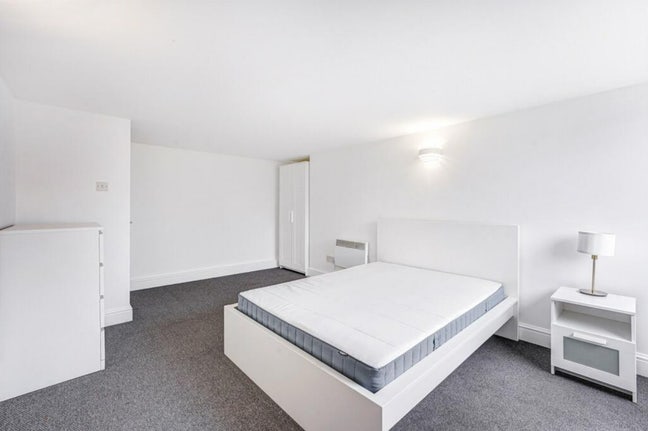 Amazing two-bedroom flat in Battersea  Main Photo