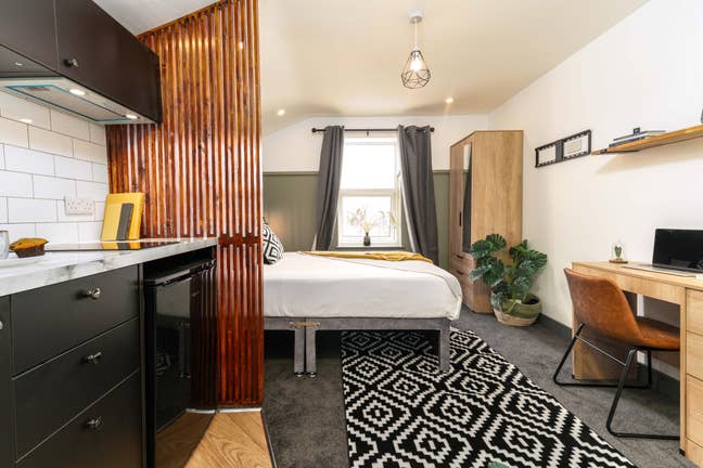 Kitchenette | En-Suite Room | Bills inc  Main Photo