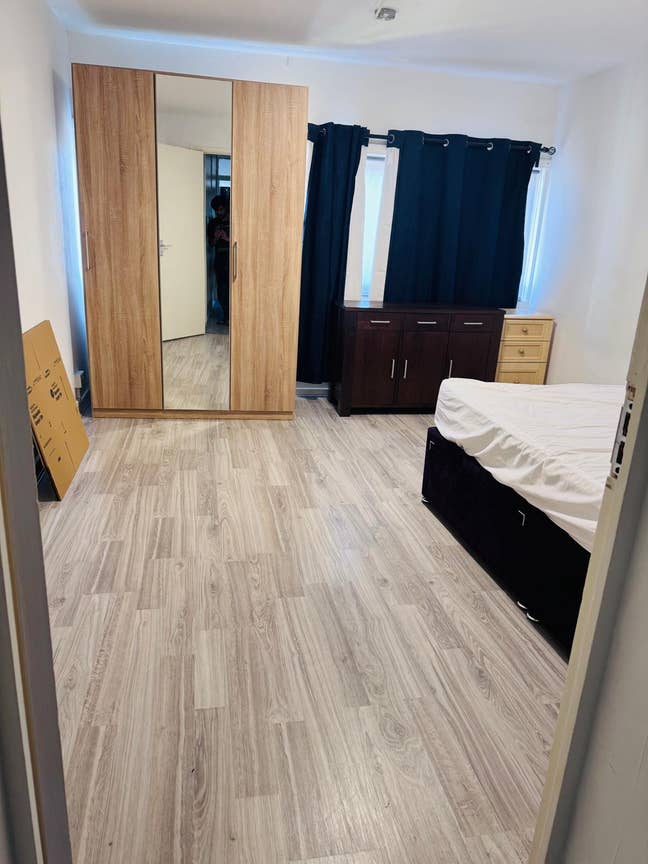 Large double room in a quite area Main Photo