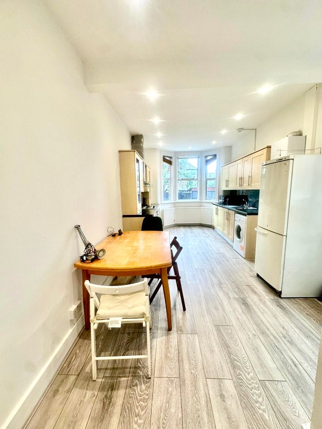 10k Stunning Brand new Property with Garden N17  Main Photo