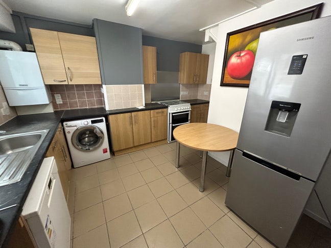 Lovely rooms in large apartment N4 area  Main Photo