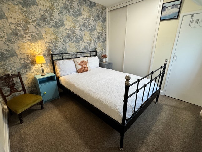 Spacious Double Room in Large House Main Photo