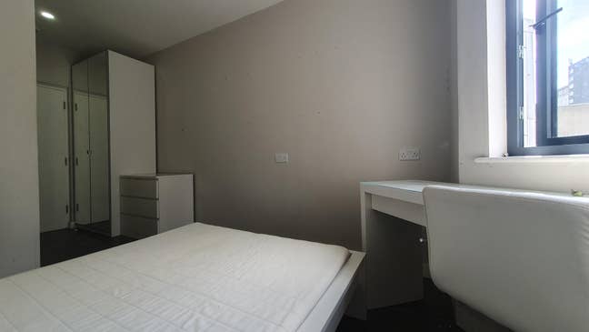 Ensuite rooms & Studio Flats to rent Main Photo