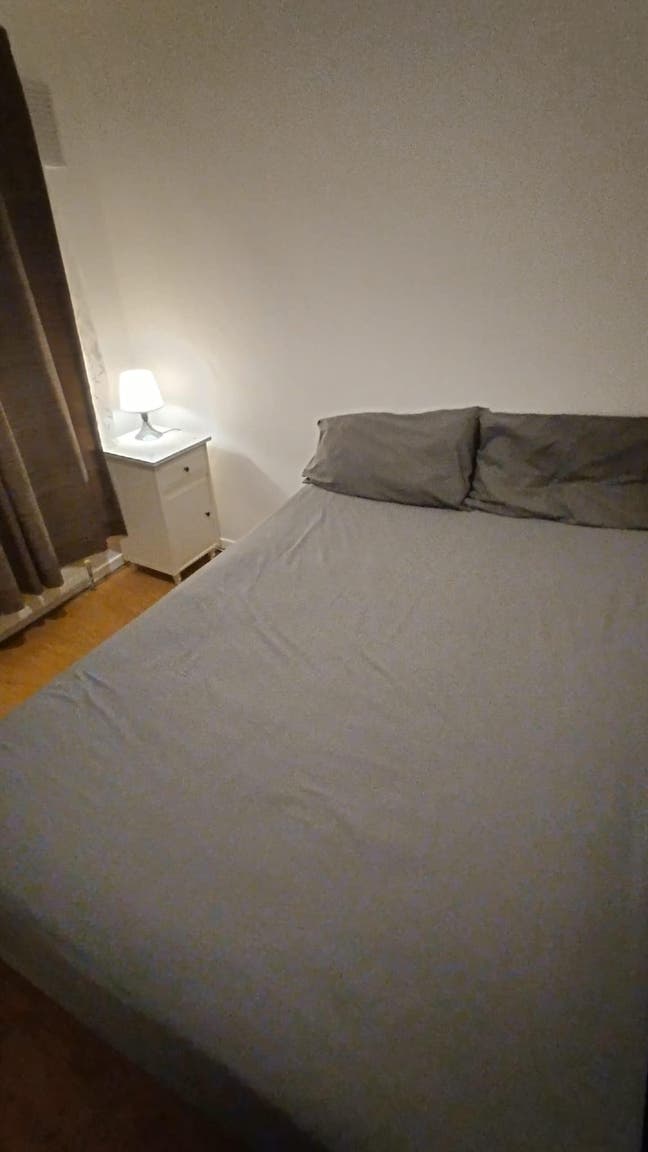Spacious Single with Double Bed & Wardrobe Main Photo