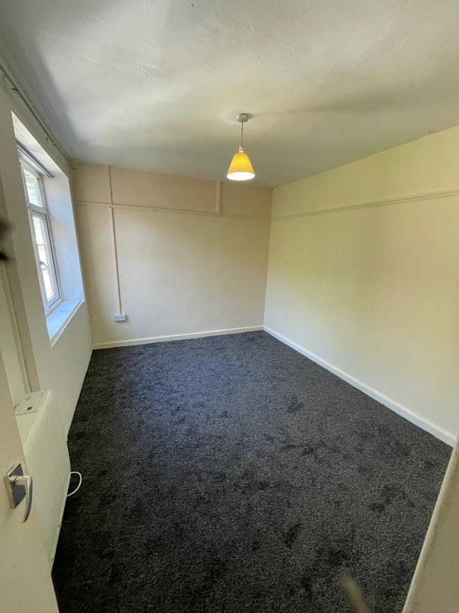 Flat mate in my 2bedroom apartment  Main Photo