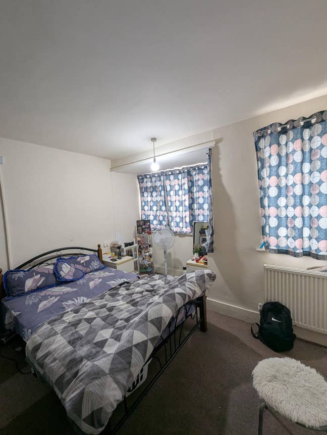Dagenham - 3 large double room house on Rent  Main Photo