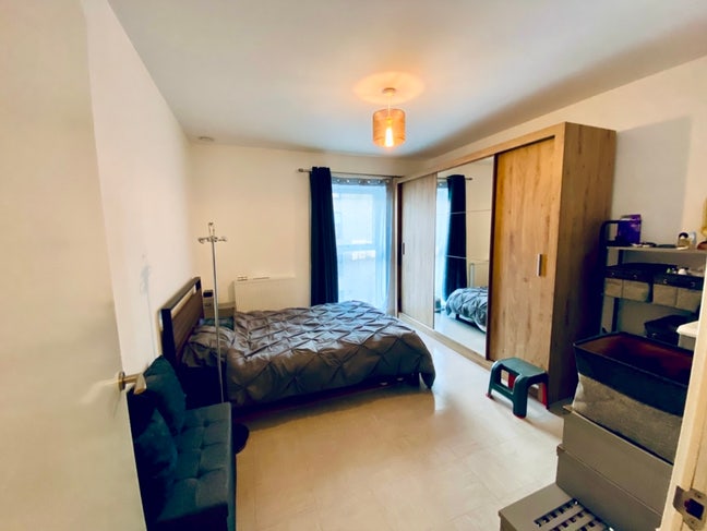 Room Available in Stylish One-Bedroom Flat – Share Main Photo