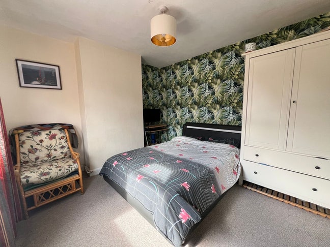 Bright room, great location!  Main Photo