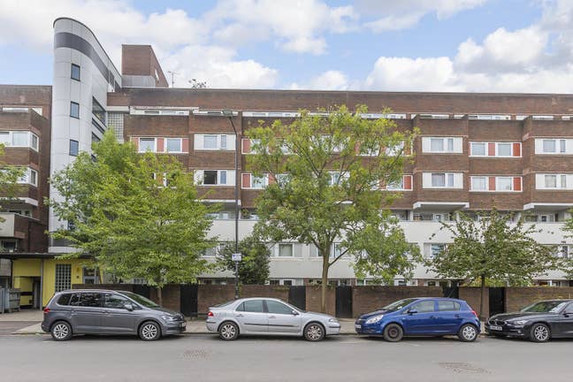 5 Bed,2 Bath House in E3- ideal for Students/Pros Main Photo