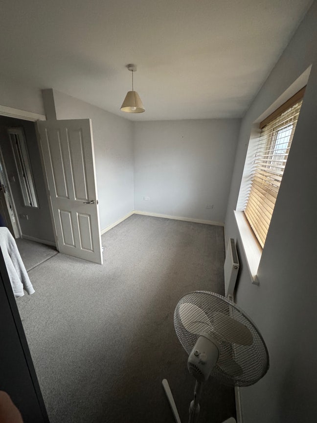 Spare room in 2 bed house in gorton  Main Photo