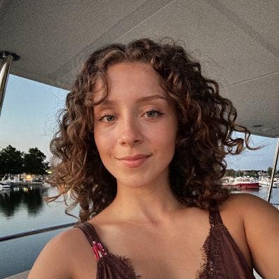 Student looking for roommates Main Photo