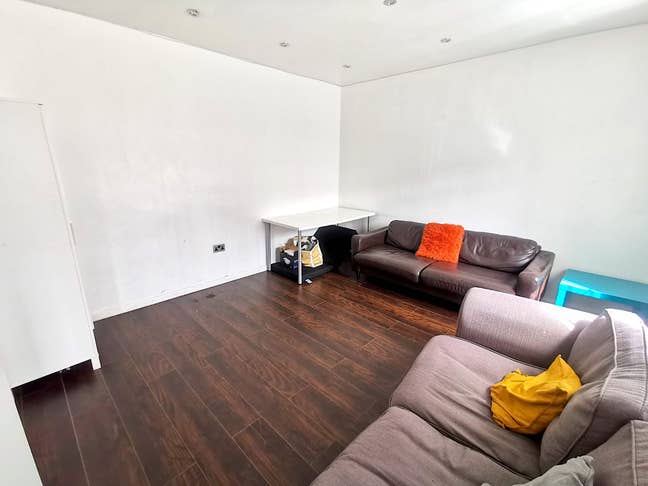 5 Double Bed + Lounge + Garden + 2 Bath + 3 Toilet Main Photo
