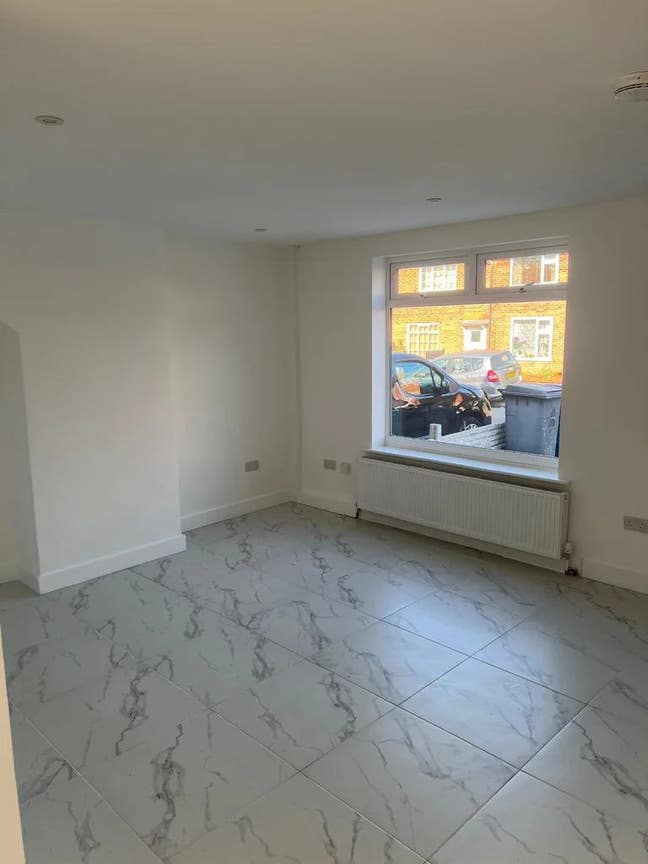 2 Bedroom House to Let - Edgware HA8 9BY for £2200 Main Photo