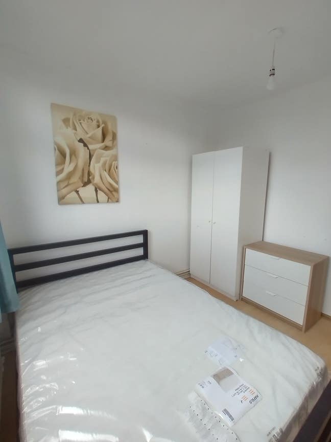 En-suite DBL room | Canary Wharf | Bills Inc. Main Photo