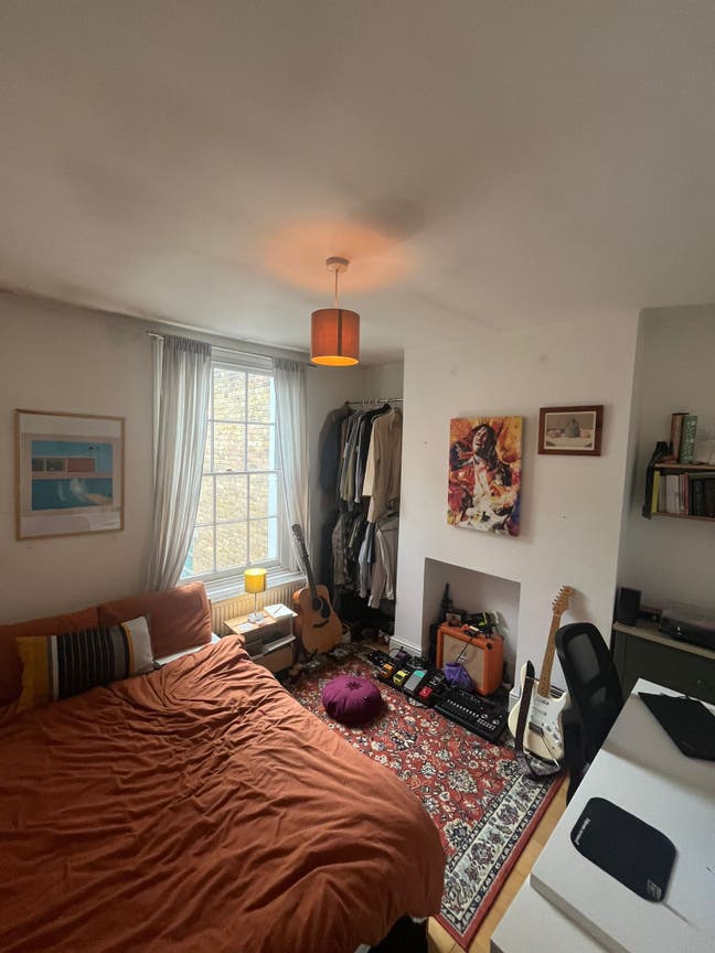 Bright and spacious room in mile end 🏡 Main Photo