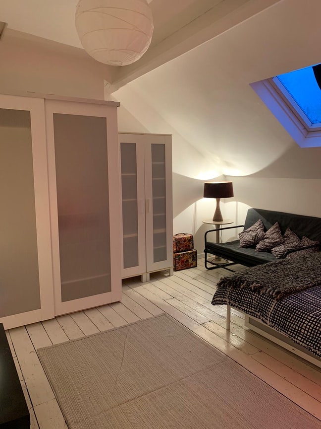 Bright Spacious Double Bedroom Main Photo
