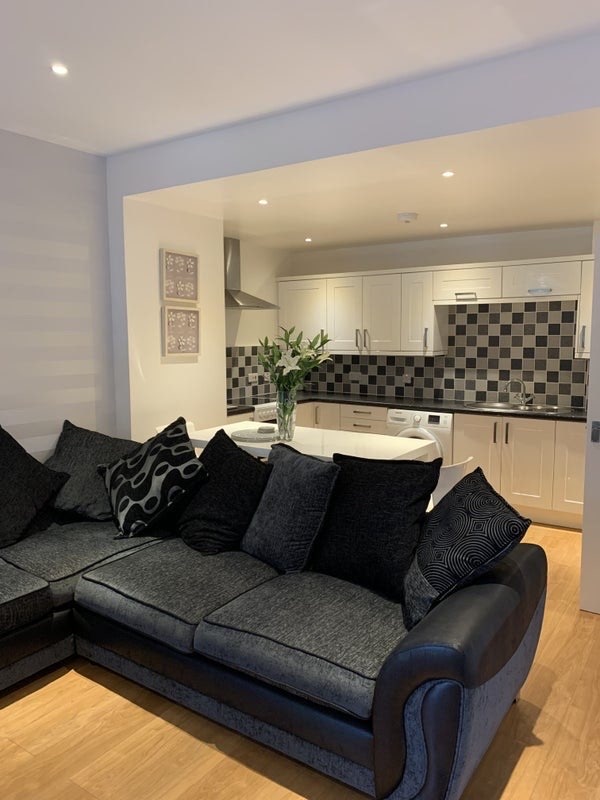 1 Bedroom Flat Available Glasgow City Center Main Photo