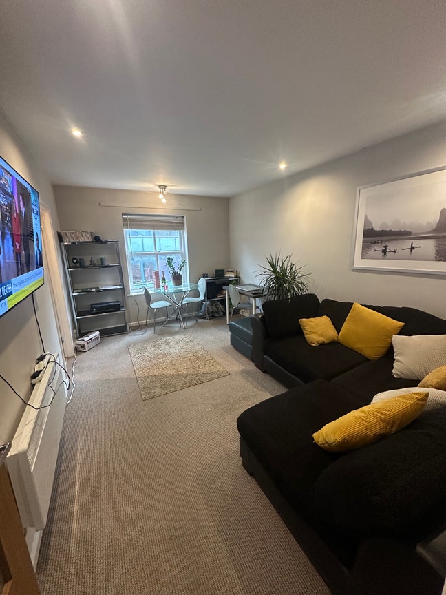 Perfect City Center 1 Bed Flat with Parking Main Photo