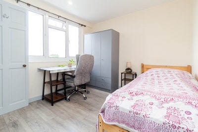 Clean and Quiet En-suite Room 6min to Tube Station Main Photo