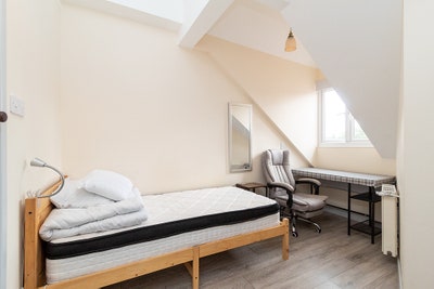 Clean and Quiet En-suite Room 6min to Tube Station Main Photo