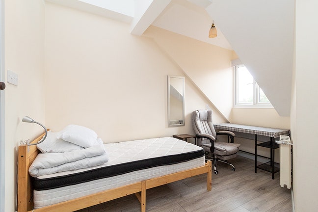 Clean and Quiet En-suite Room 6min to Tube Station Main Photo