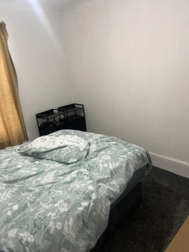 It’s double room clean with brand new double bed Main Photo