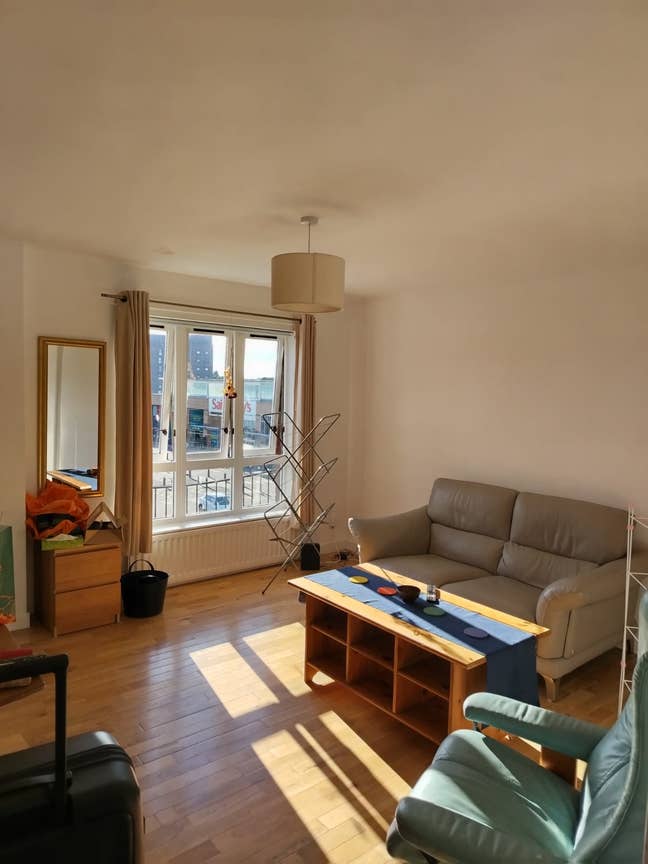 Spare Room in Abbyhill (short stay) Main Photo
