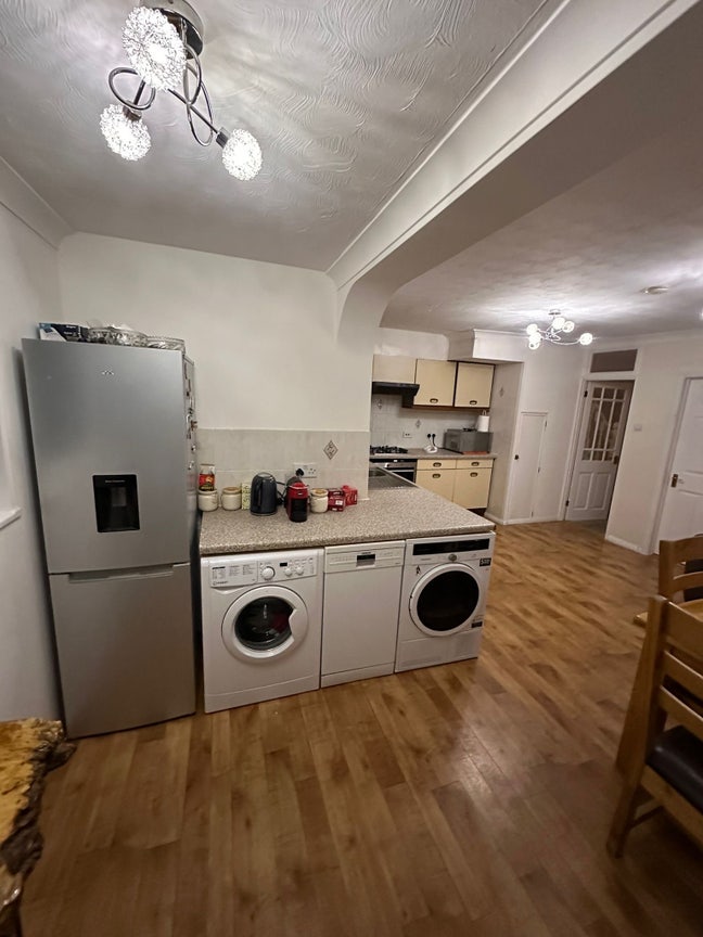 Master double room in Elm Park Main Photo