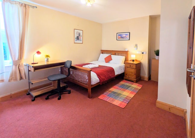 Luxury es double room, ex-hotel nr town centre Main Photo