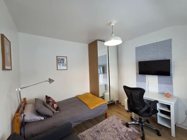 Room for  rent Main Photo