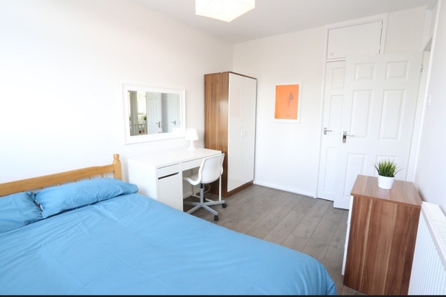 Spacious Room in Canary Wharf Main Photo