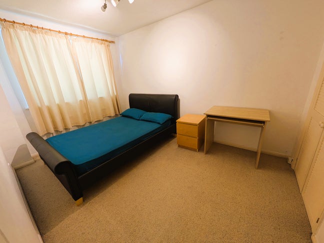 £800 Woking Room Inc Bills - Singles/Couples Main Photo
