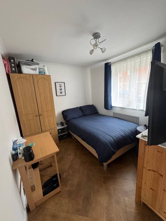 Lovely furnished room recently renovated Main Photo