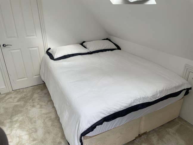 A furnished room with a double bed for one lady Main Photo