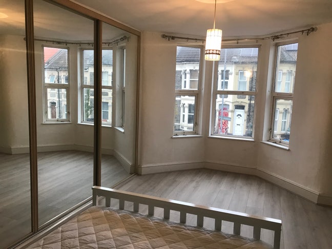 Spacious Kingsize Room in Friendly Houseshare Main Photo