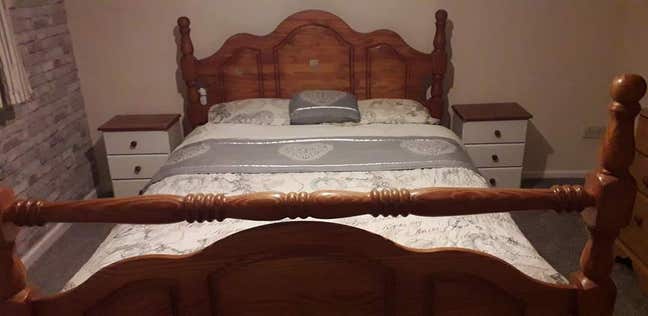 Large double room in friendly Christian household Main Photo