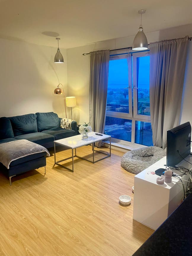 Double Bedroom in 3 bed flat Main Photo