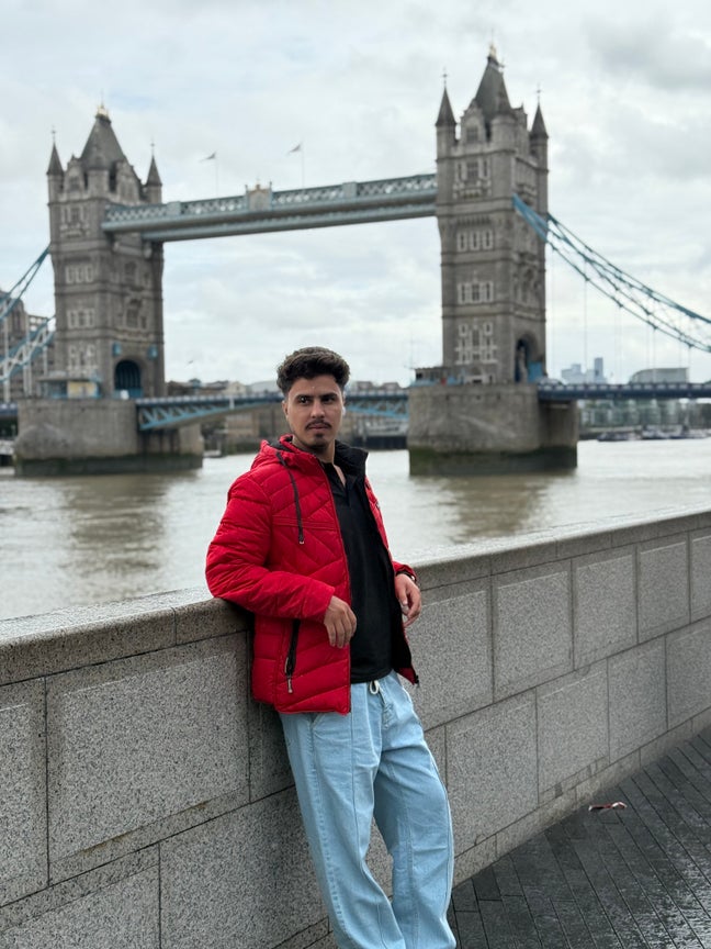 Male seeks a single or double room Main Photo