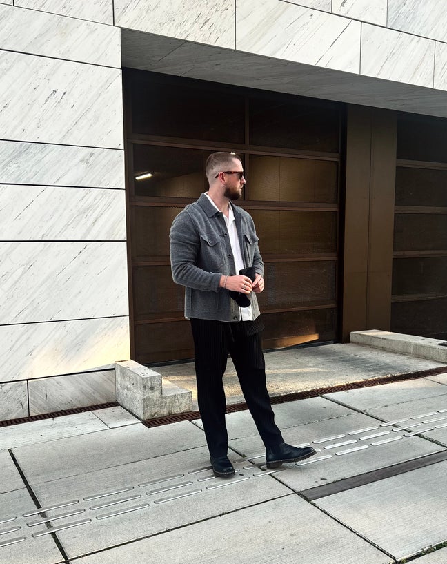 30 y/o professional, work from home, easy-going Main Photo