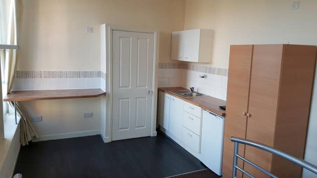Spacious Studio City Centre All Bills Included!! Main Photo