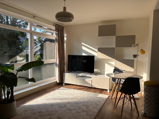 Beautiful 2BR flat in quiet Greenwich  Main Photo
