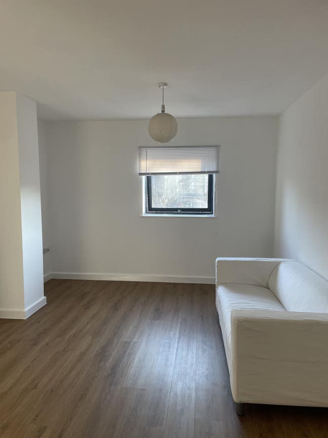 Newly refurbished 2 bed flat in Norbury Main Photo