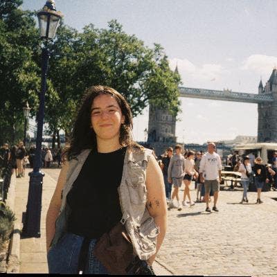 Professional Female seeks a double room Main Photo
