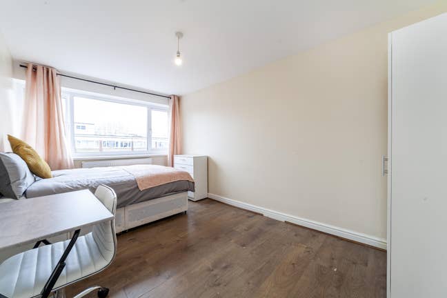 Massive Room for Good Price in Putney  Main Photo