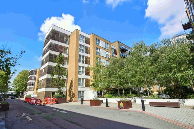 Elegant 2-Bed Apartment in Gated Napier House Main Photo