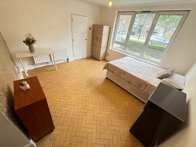 2 Lovely Rooms in Poplar E14 6HW Main Photo